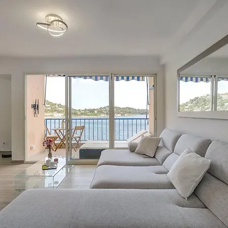Stunning Waterfront Апартаменты