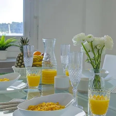 Stunning Waterfront Apartamento