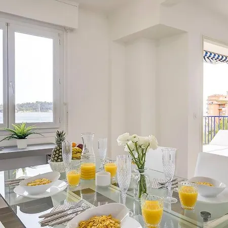Апартаменты Stunning Waterfront