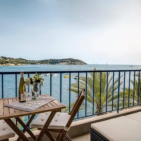 Stunning Waterfront Апартаменты
