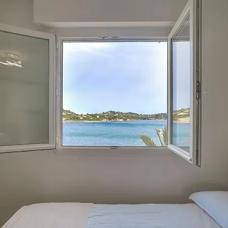 Stunning Waterfront